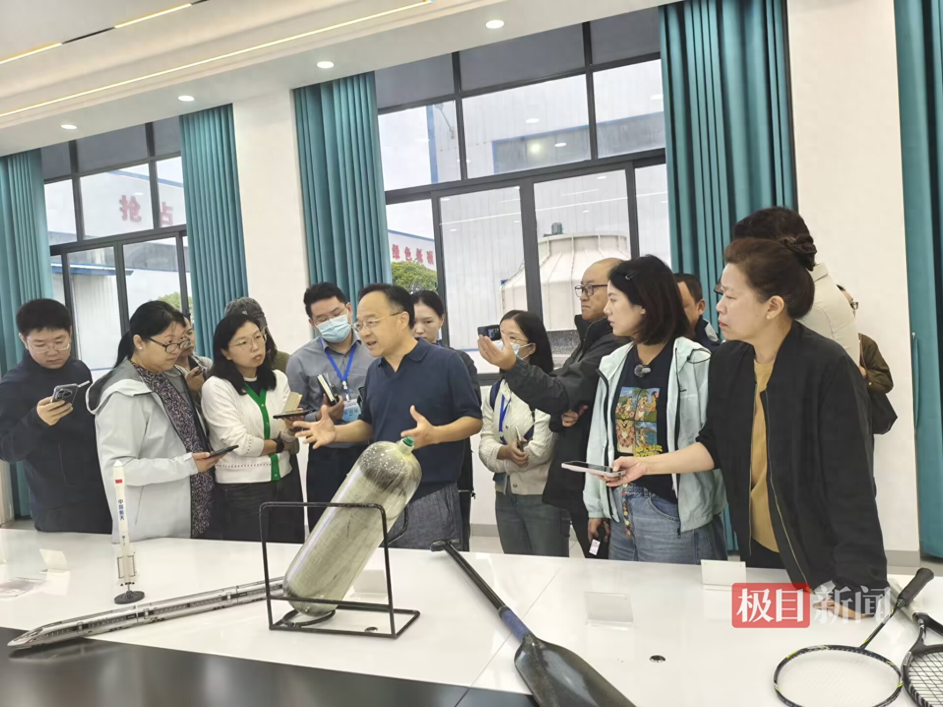 活力中国调研行｜全球首条"芦苇变塑料"生产线在石首投产：让芦苇"变身"绿色新材料
